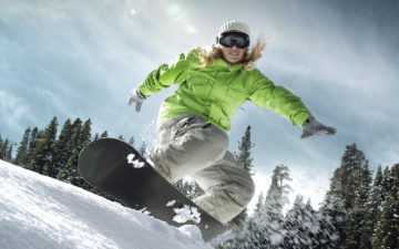 lady-skiing-snow
